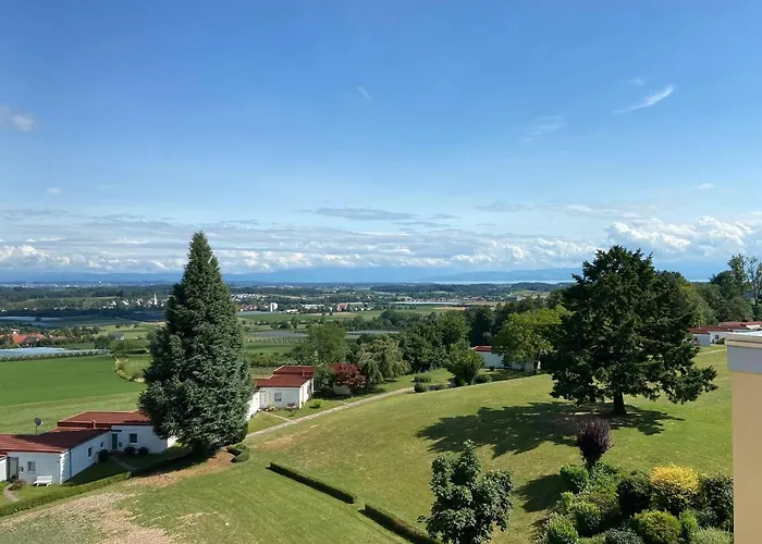 Bergpanorama Mit Wunderschoenem Alpenpanorama Und Indoor-pool Oberteuringen